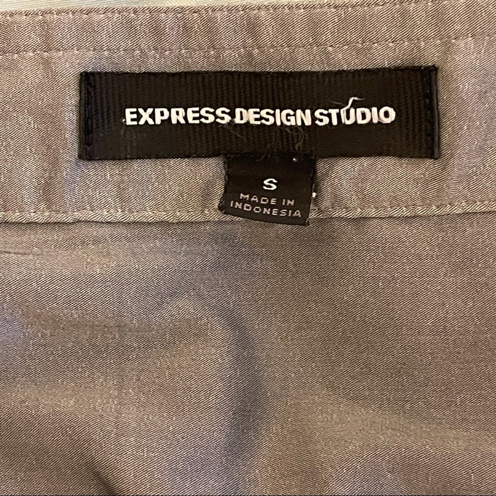 Express Design Studio Ruffle V-neck Top - Picture 3 of 5